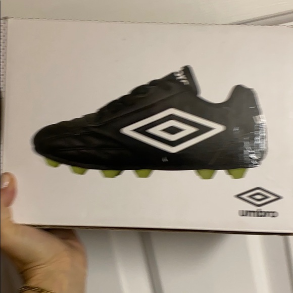 Like -new!!! Excellent condition cleats.  Worn 1x - Picture 6 of 7